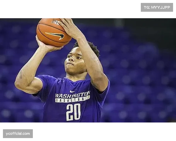 特写:梅斯老将卡巴在生涯最后一季攻入绝杀球后,接受全场球迷致敬 特写:梅斯老将卡巴在生涯最后一季攻入绝杀球后,接受全场球迷致敬